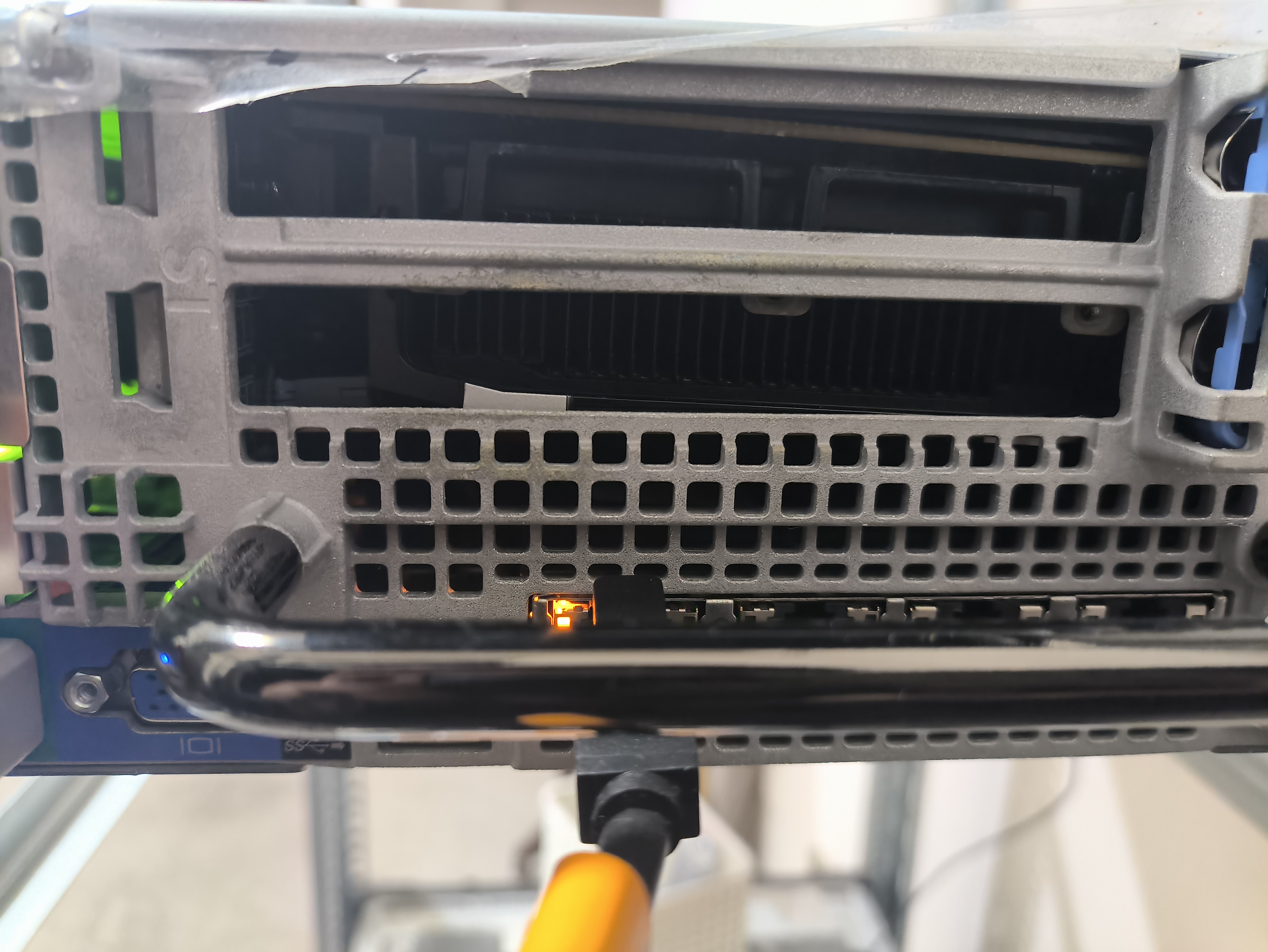 R730XD尾部